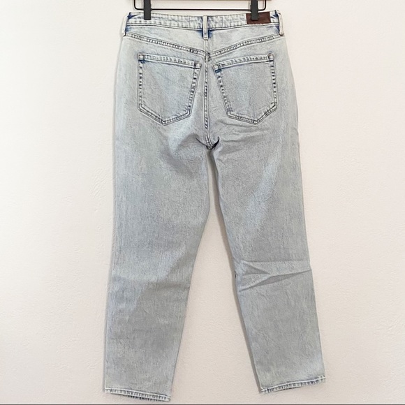 NEW Hollister Vintage Stretch CURVY ULTRA HIGH-RISE MOM JEANS Light Destroyed - Picture 6 of 11